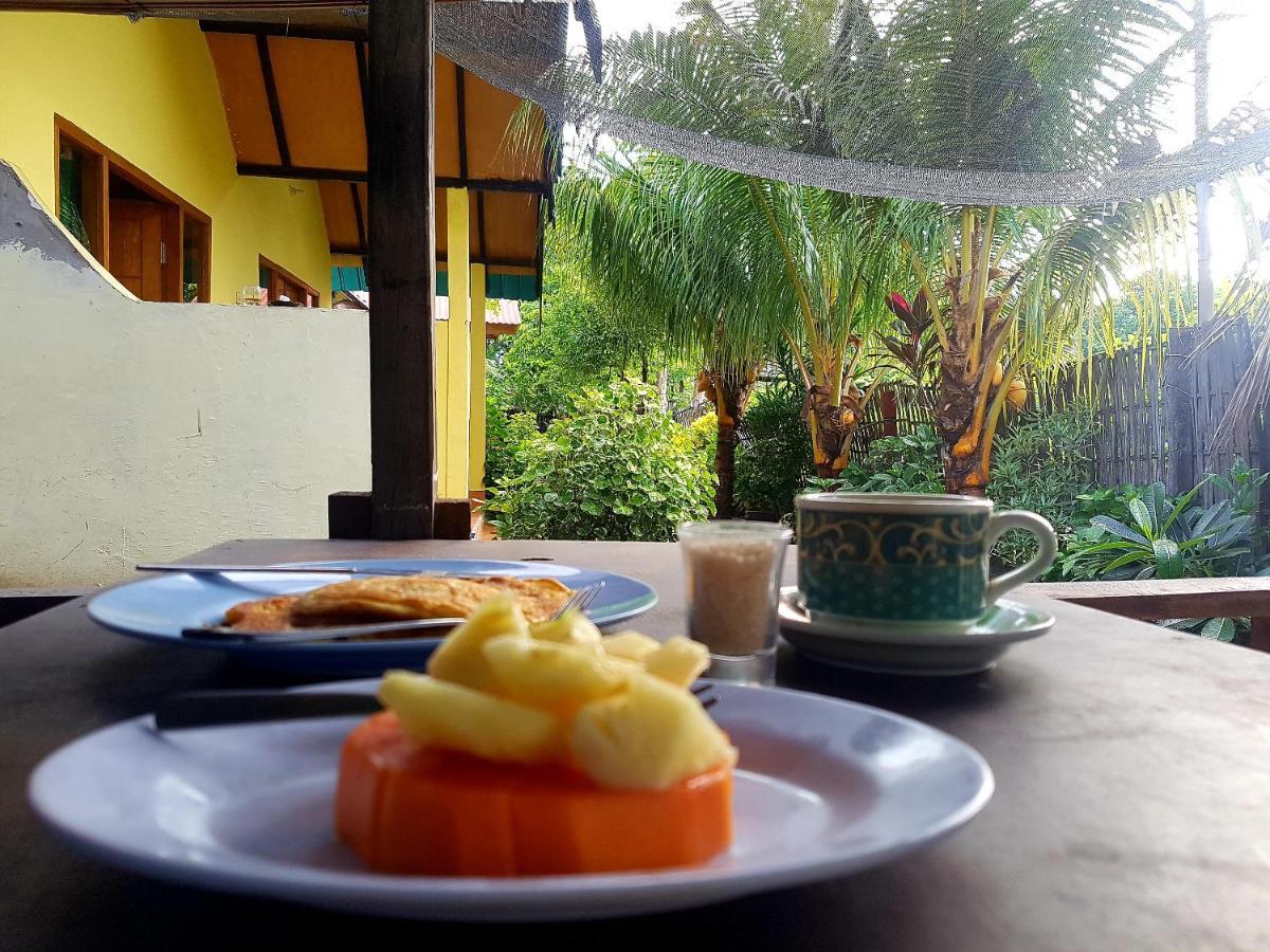 Aura Guest House Gili Air Exterior foto
